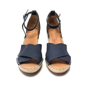 Gentle Souls Women's Charli X Band Buckle Sandals Navy Canvas Size 10M NWT/BOX